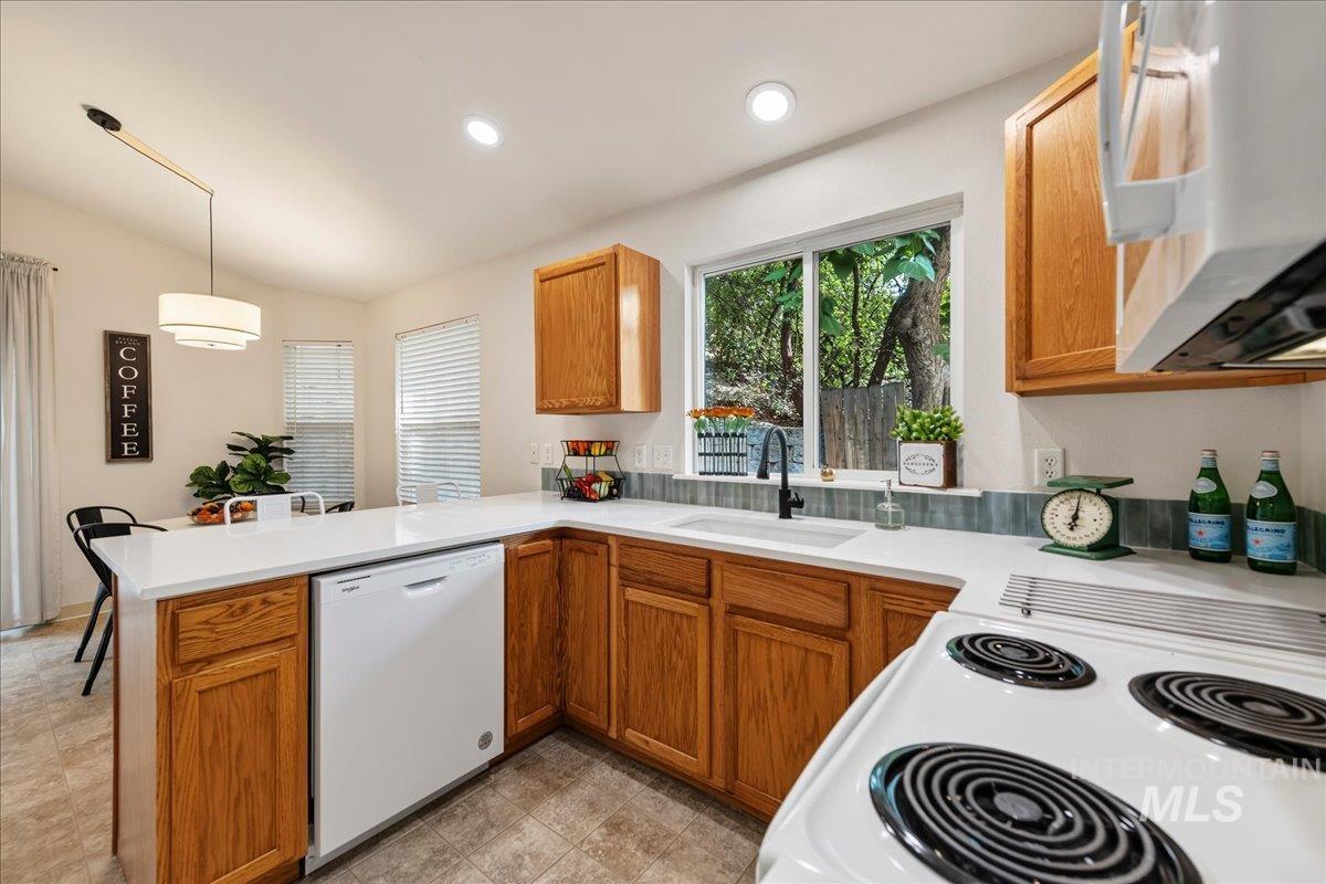 2356 W Hill Road, Boise, Idaho 83702, 3 Bedrooms, 2 Bathrooms, Residential For Sale, Price $525,000,MLS 98998929