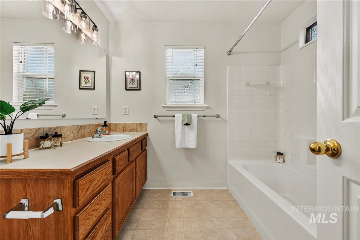 2356 W Hill Road, Boise, Idaho 83702, 3 Bedrooms, 2 Bathrooms, Residential For Sale, Price $525,000,MLS 98998929
