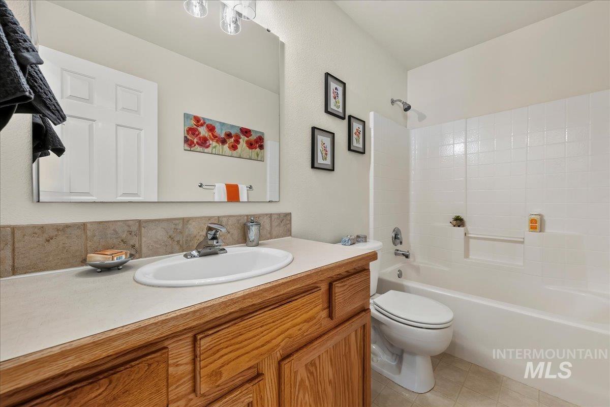 2356 W Hill Road, Boise, Idaho 83702, 3 Bedrooms, 2 Bathrooms, Residential For Sale, Price $525,000,MLS 98998929