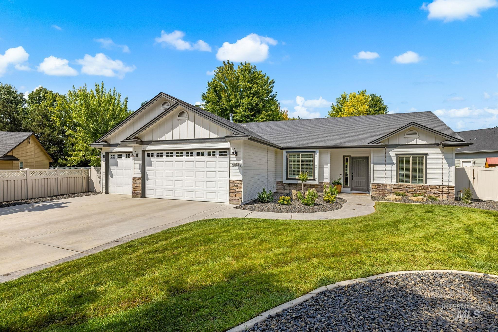 2818 E Shadowview, Eagle, Idaho 83616, 4 Bedrooms, 2 Bathrooms, Residential For Sale, Price $619,995,MLS 98998936
