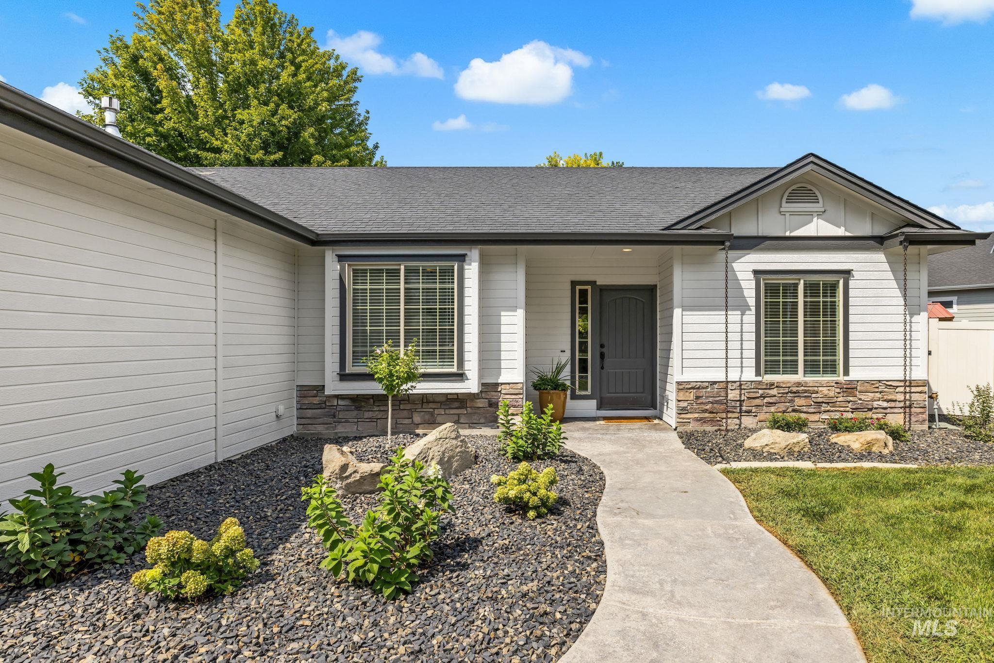 2818 E Shadowview, Eagle, Idaho 83616, 4 Bedrooms, 2 Bathrooms, Residential For Sale, Price $619,995,MLS 98998936