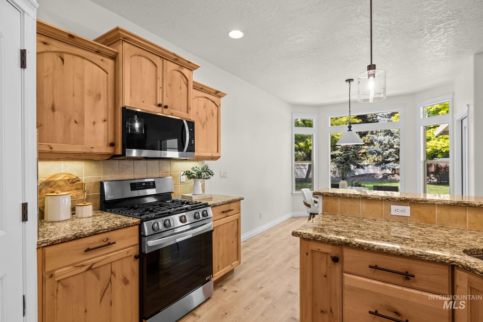 2818 E Shadowview, Eagle, Idaho 83616, 4 Bedrooms, 2 Bathrooms, Residential For Sale, Price $619,995,MLS 98998936