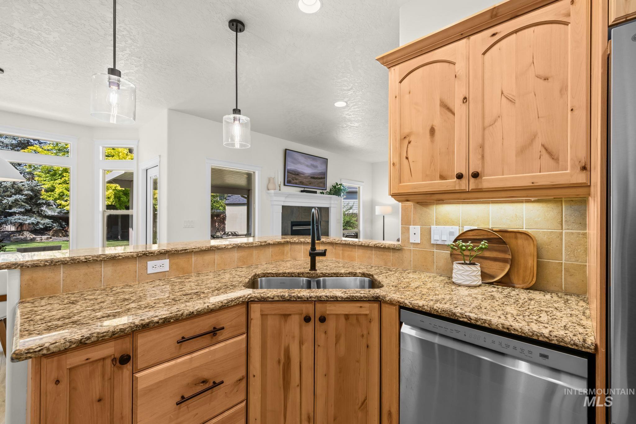 2818 E Shadowview, Eagle, Idaho 83616, 4 Bedrooms, 2 Bathrooms, Residential For Sale, Price $619,995,MLS 98998936