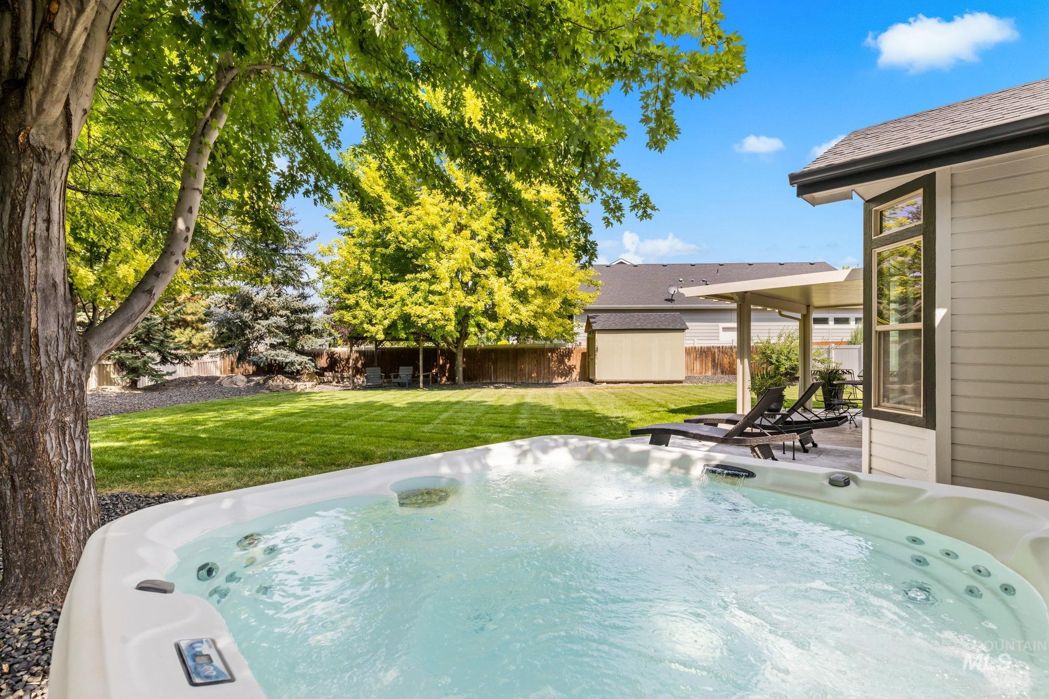 2818 E Shadowview, Eagle, Idaho 83616, 4 Bedrooms, 2 Bathrooms, Residential For Sale, Price $619,995,MLS 98998936