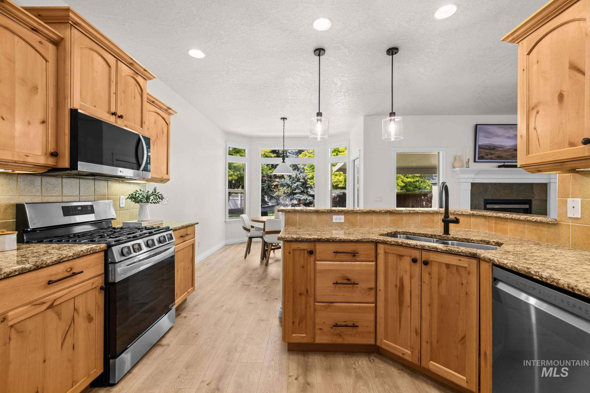 2818 E Shadowview, Eagle, Idaho 83616, 4 Bedrooms, 2 Bathrooms, Residential For Sale, Price $619,995,MLS 98998936