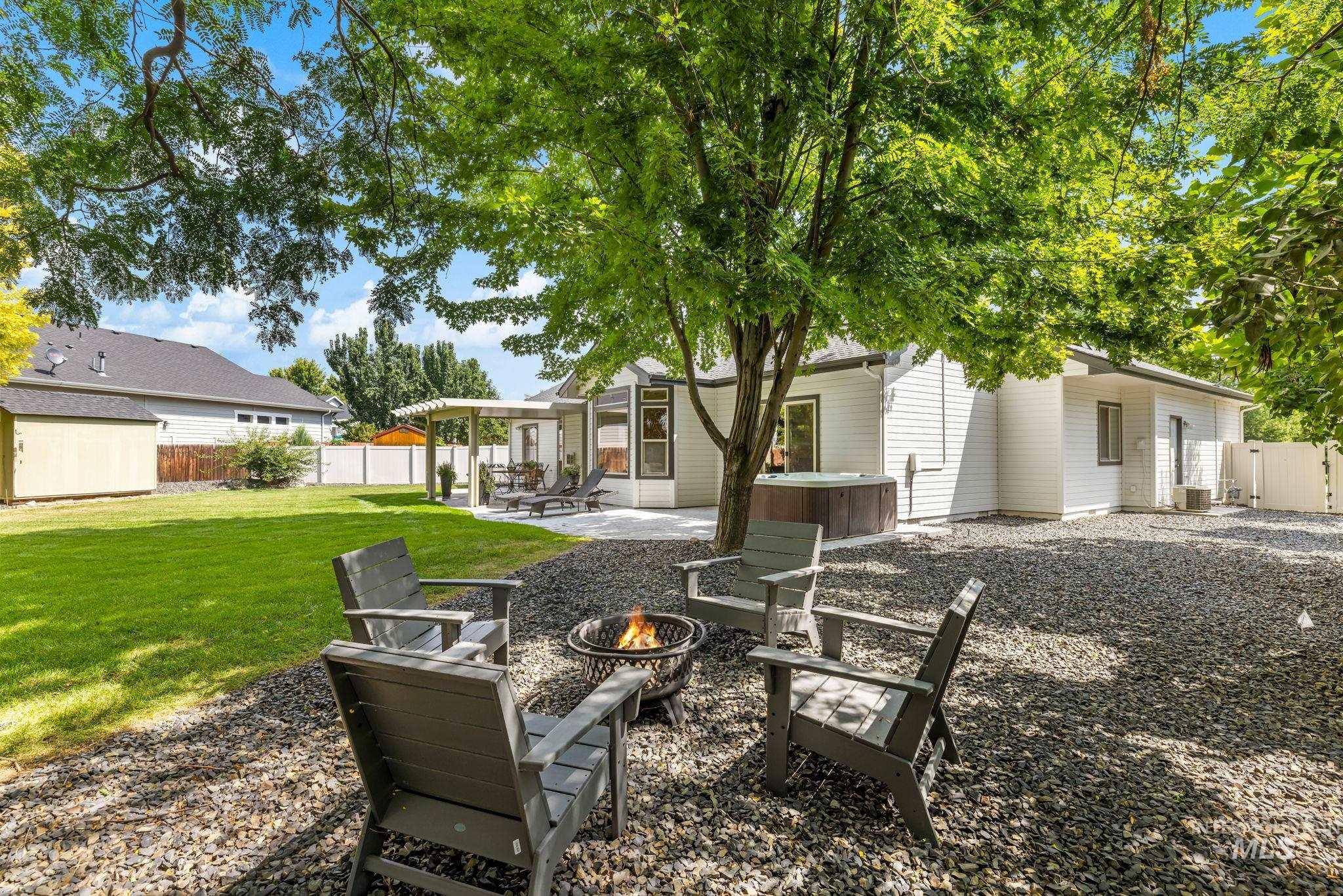 2818 E Shadowview, Eagle, Idaho 83616, 4 Bedrooms, 2 Bathrooms, Residential For Sale, Price $619,995,MLS 98998936