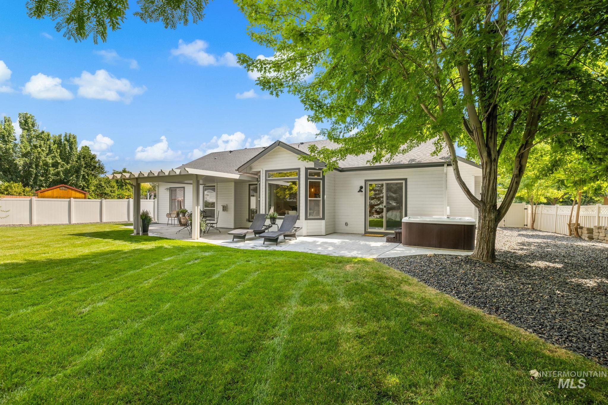 2818 E Shadowview, Eagle, Idaho 83616, 4 Bedrooms, 2 Bathrooms, Residential For Sale, Price $619,995,MLS 98998936