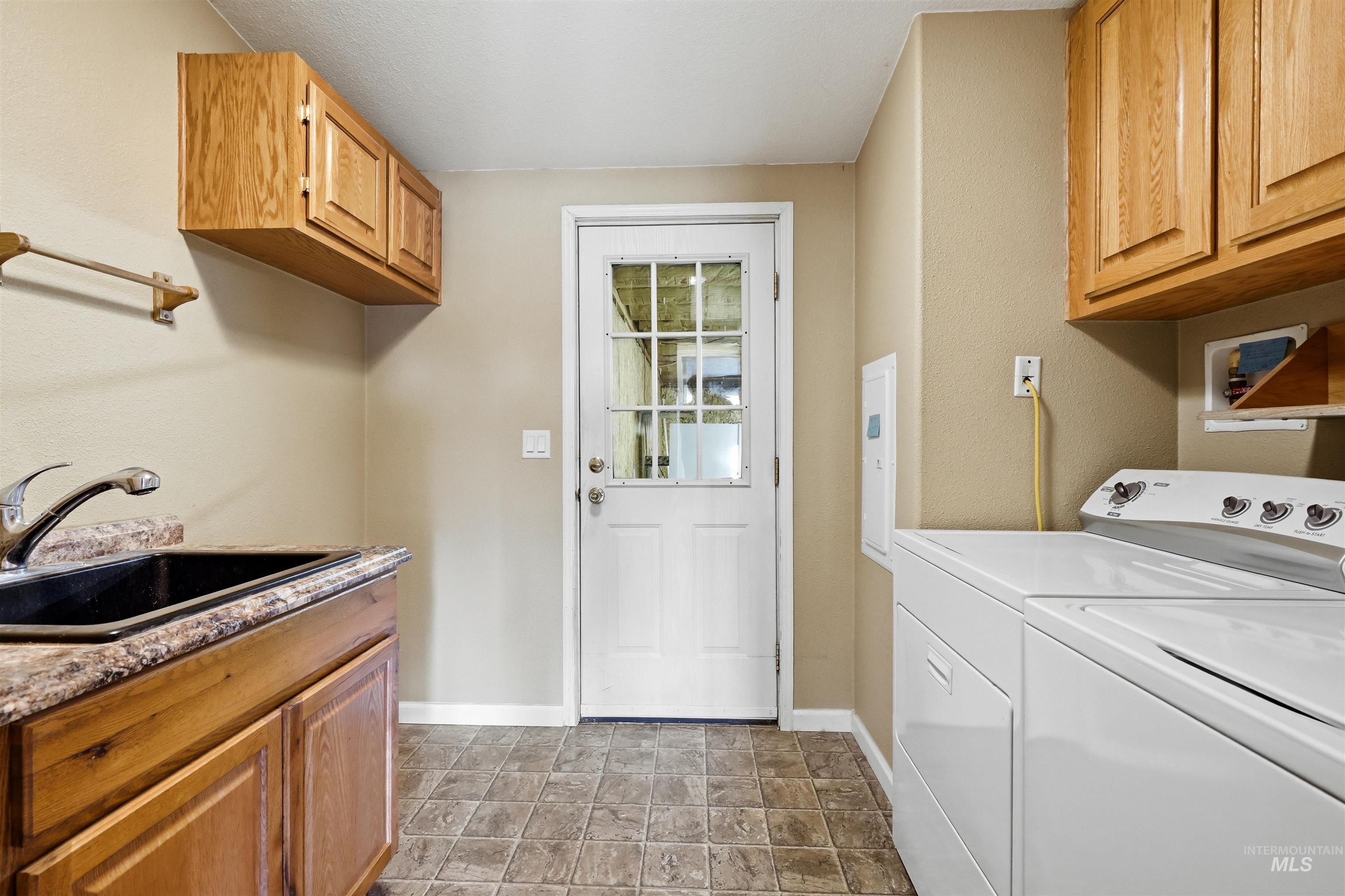 15513 War Eagle Rd, Murphy, Idaho 83650, 3 Bedrooms, 2 Bathrooms, Residential For Sale, Price $467,000, 98998939