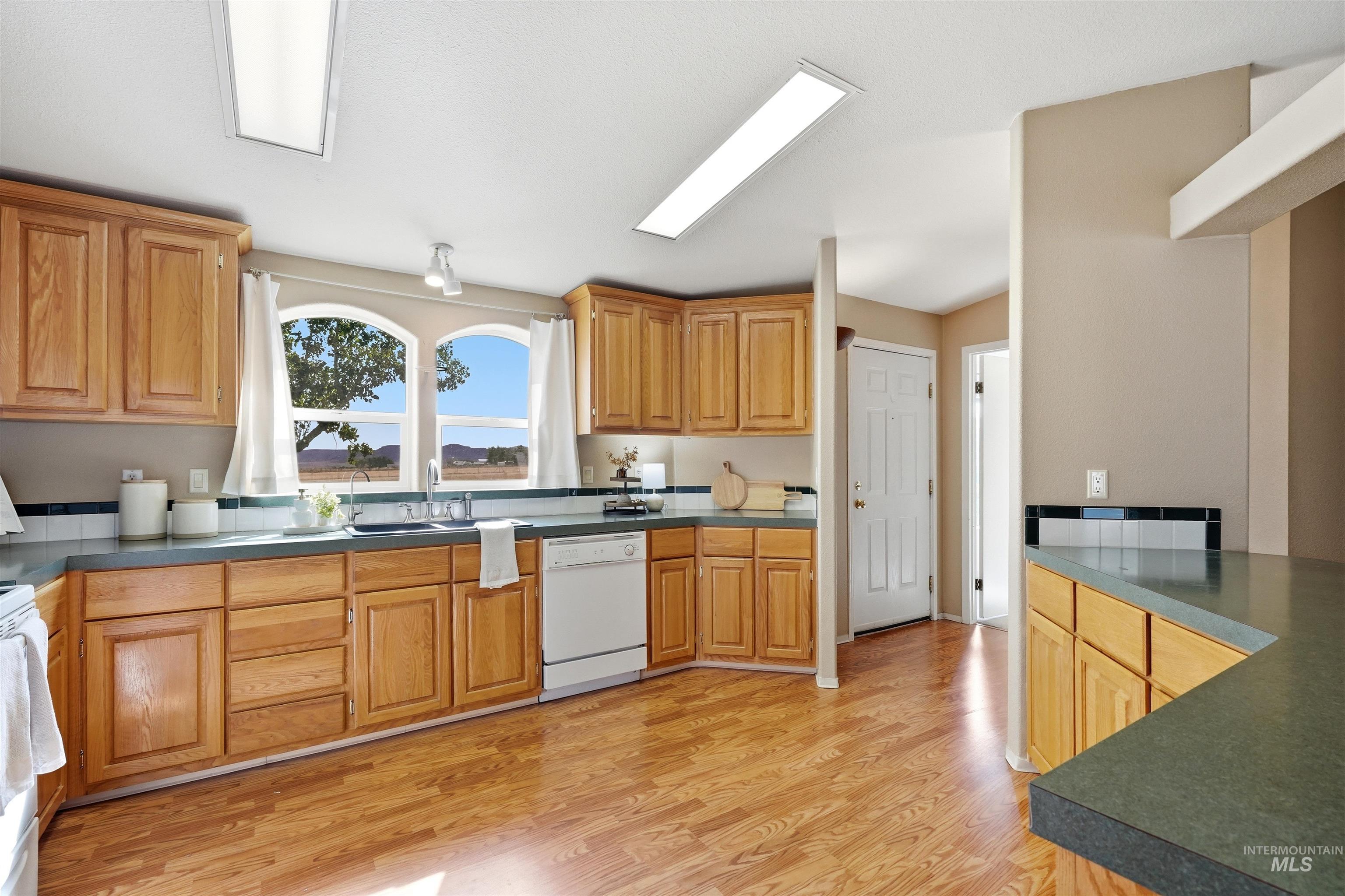 15513 War Eagle Rd, Murphy, Idaho 83650, 3 Bedrooms, 2 Bathrooms, Residential For Sale, Price $467,000, 98998939