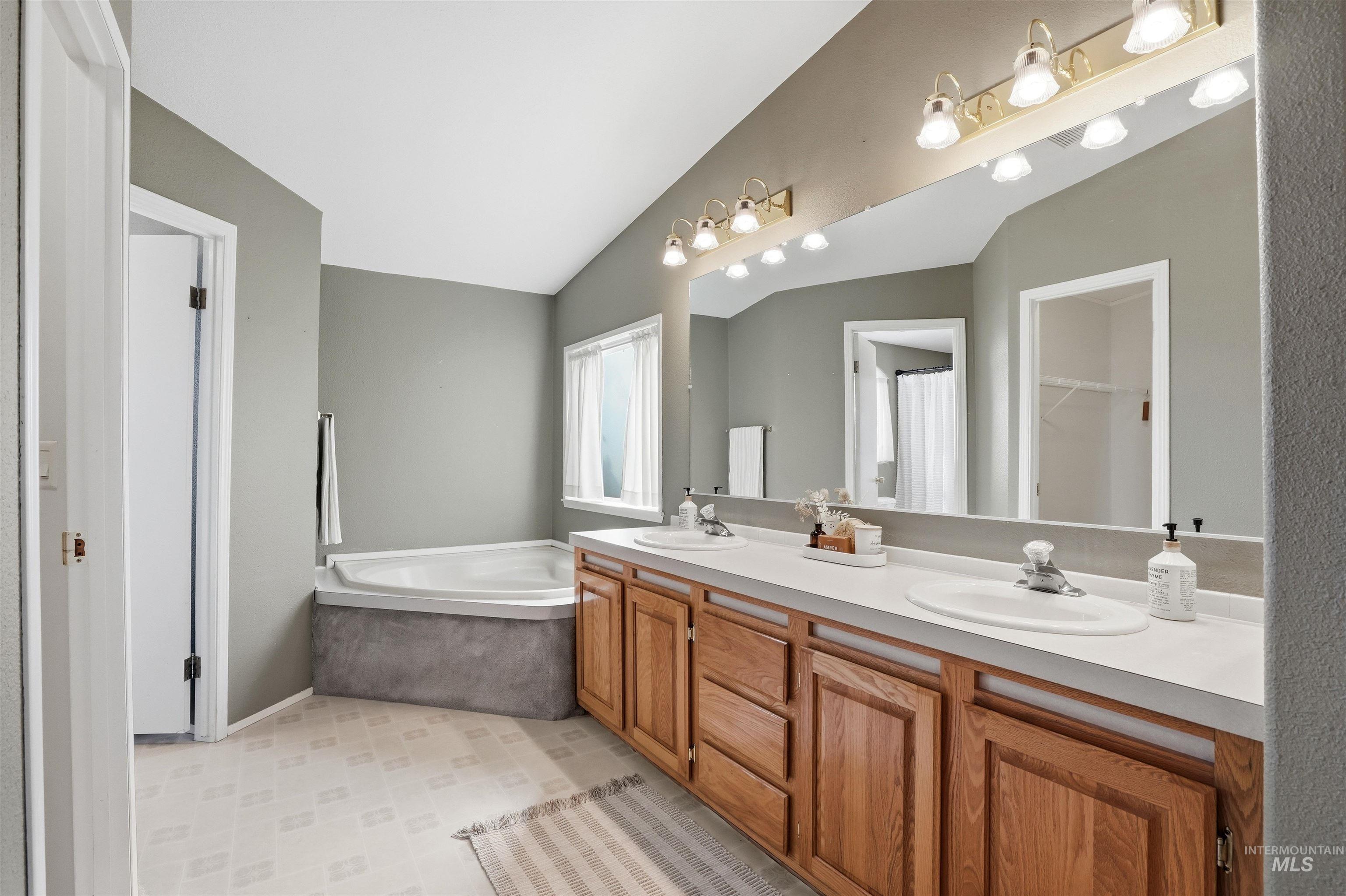 15513 War Eagle Rd, Murphy, Idaho 83650, 3 Bedrooms, 2 Bathrooms, Residential For Sale, Price $467,000, 98998939
