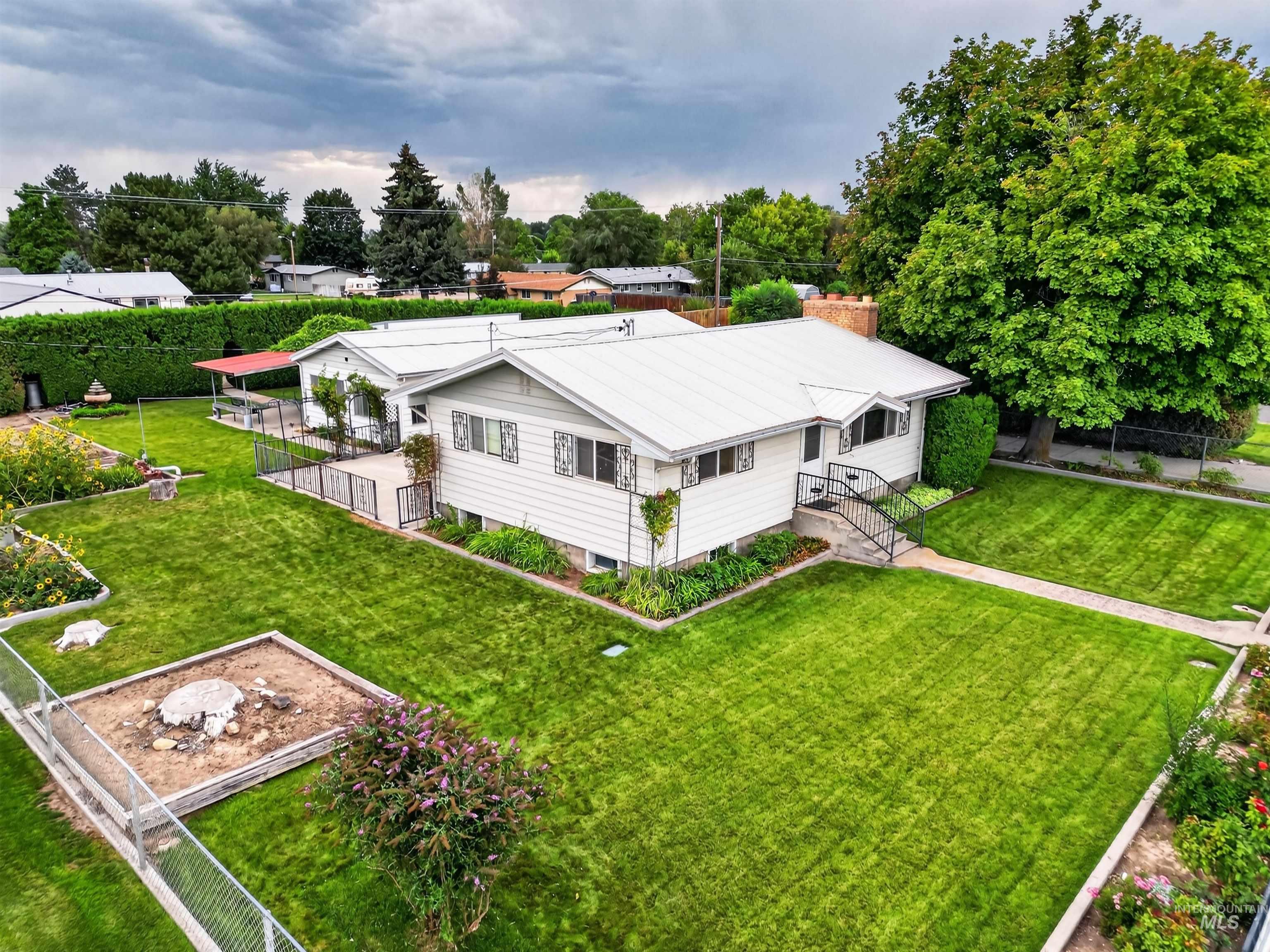 1741 21st St, Heyburn, Idaho 83336, 4 Bedrooms, 1 Bathroom, Residential For Sale, Price $325,000,MLS 98998940