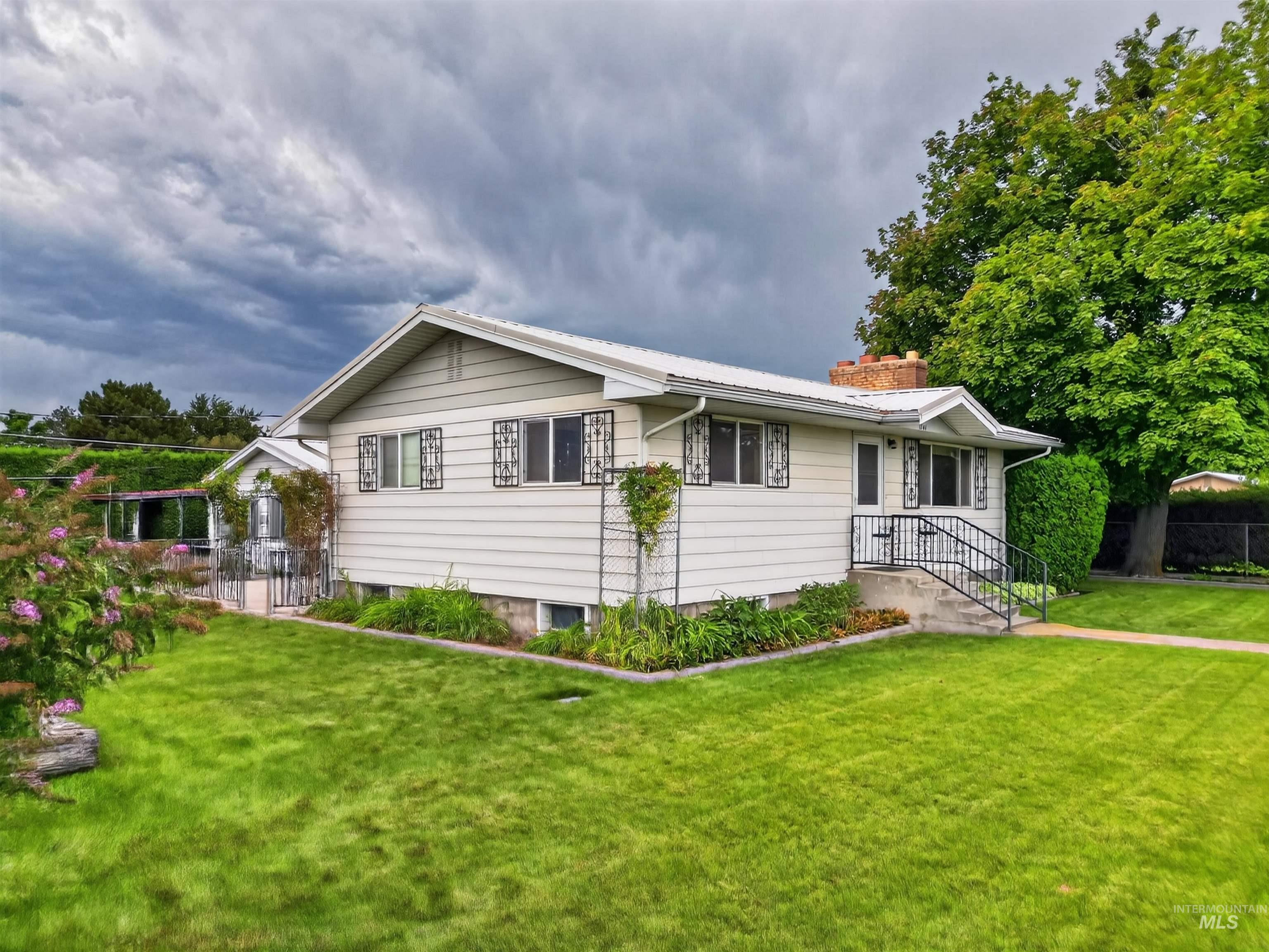 1741 21st St, Heyburn, Idaho 83336, 4 Bedrooms, 1 Bathroom, Residential For Sale, Price $325,000,MLS 98998940