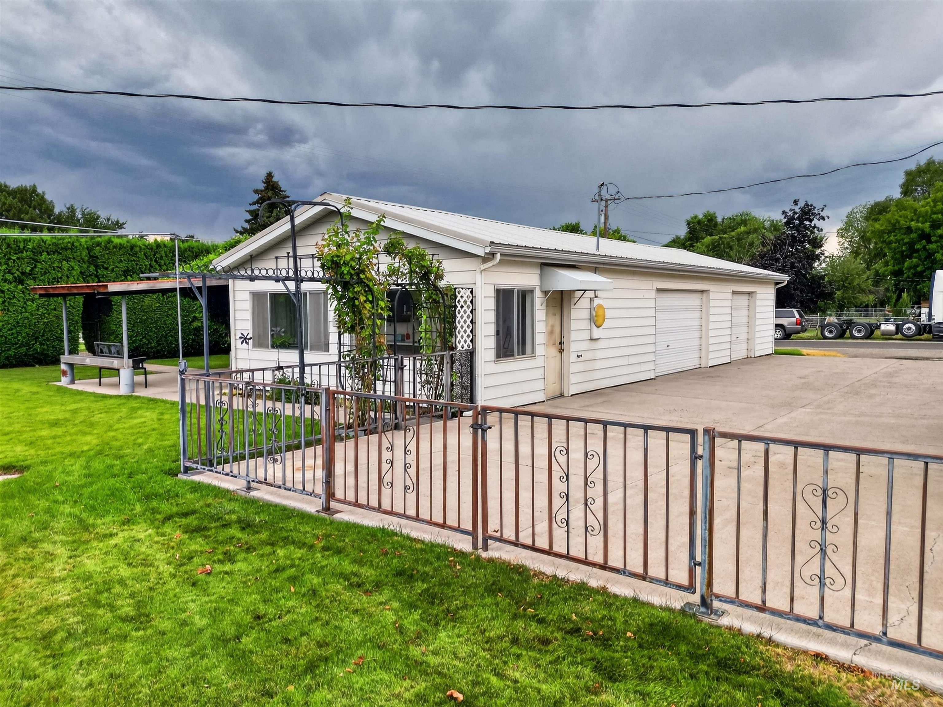 1741 21st St, Heyburn, Idaho 83336, 4 Bedrooms, 1 Bathroom, Residential For Sale, Price $325,000,MLS 98998940