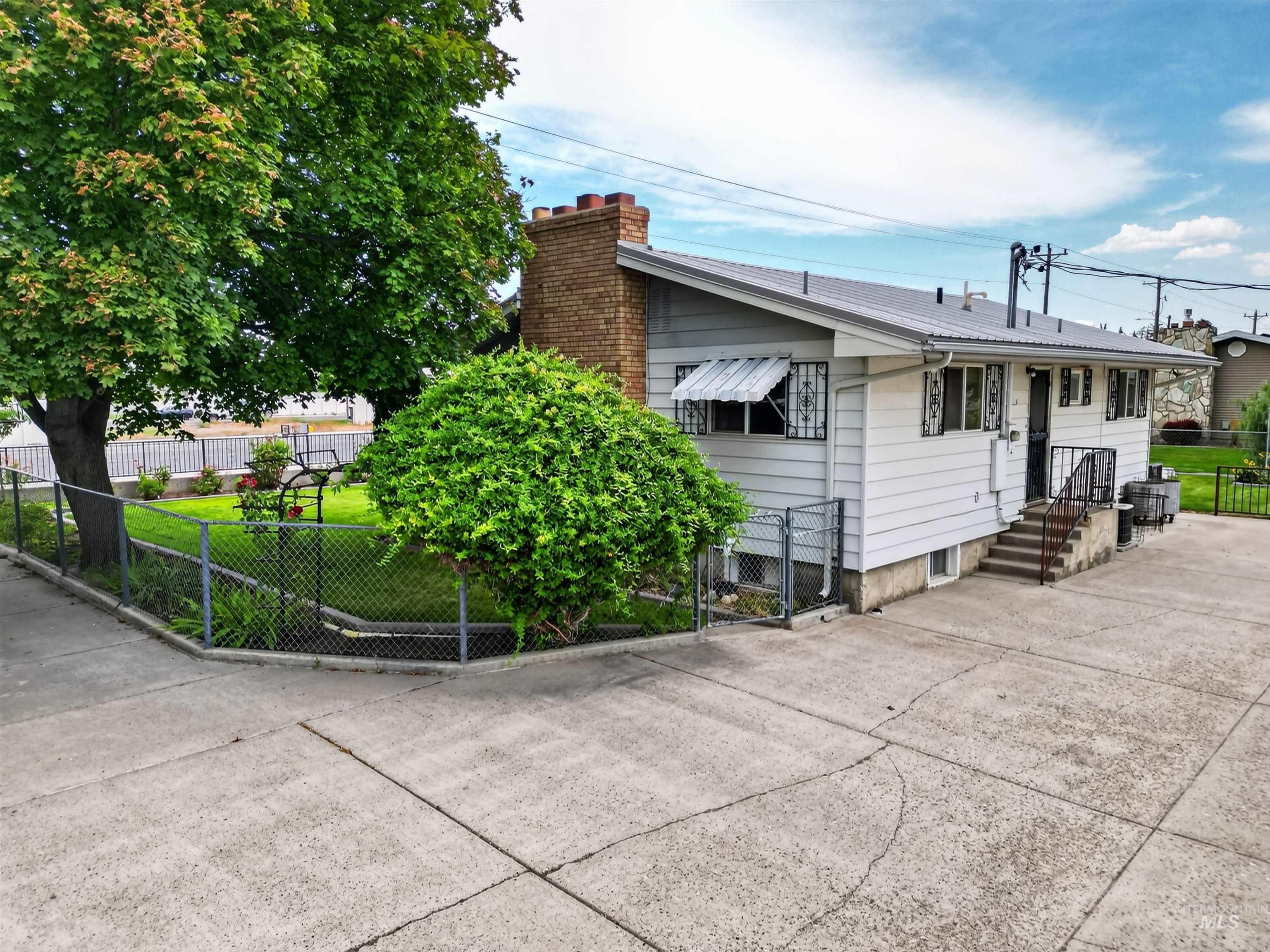 1741 21st St, Heyburn, Idaho 83336, 4 Bedrooms, 1 Bathroom, Residential For Sale, Price $325,000,MLS 98998940