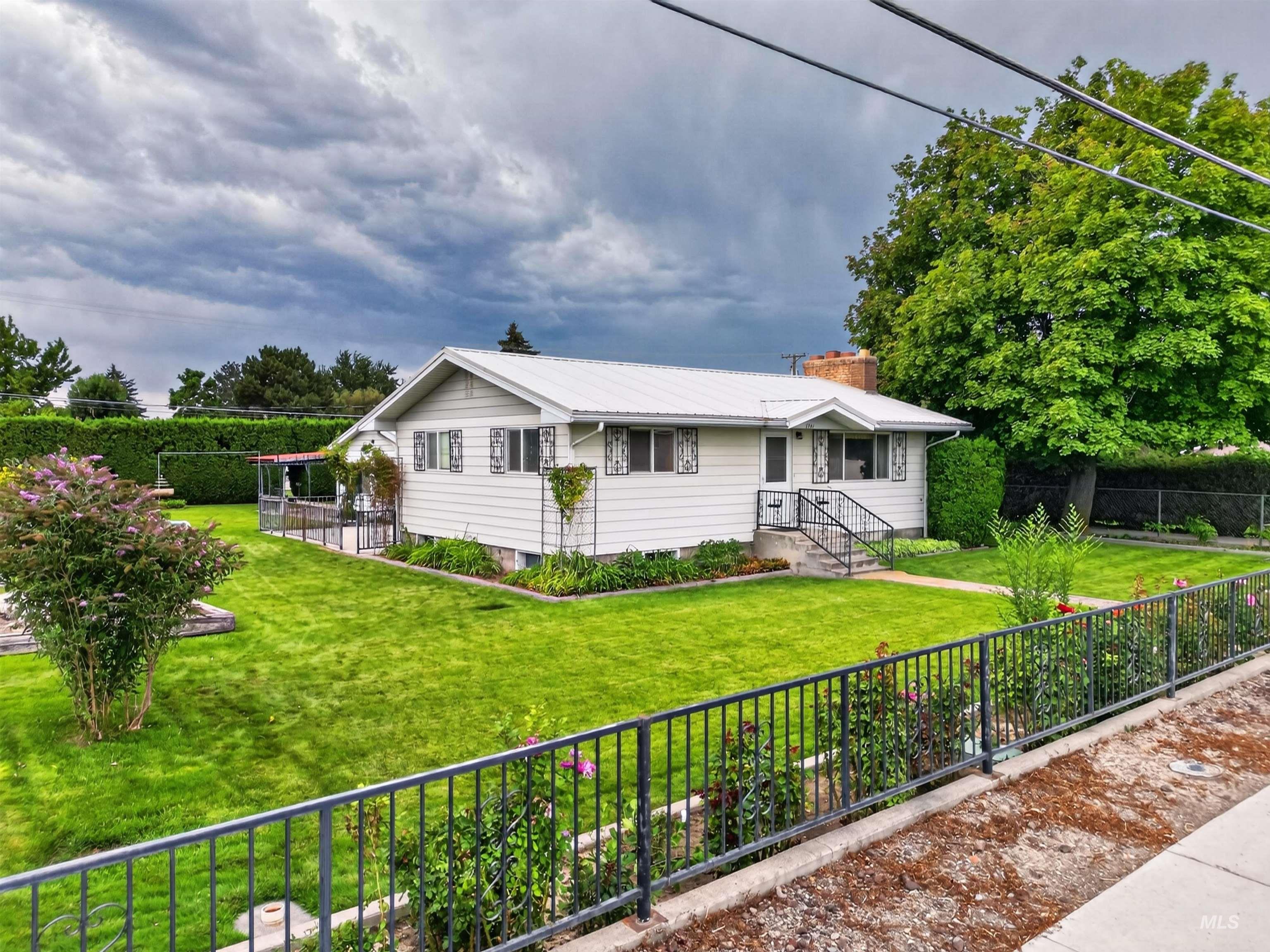 1741 21st St, Heyburn, Idaho 83336, 4 Bedrooms, 1 Bathroom, Residential For Sale, Price $325,000,MLS 98998940
