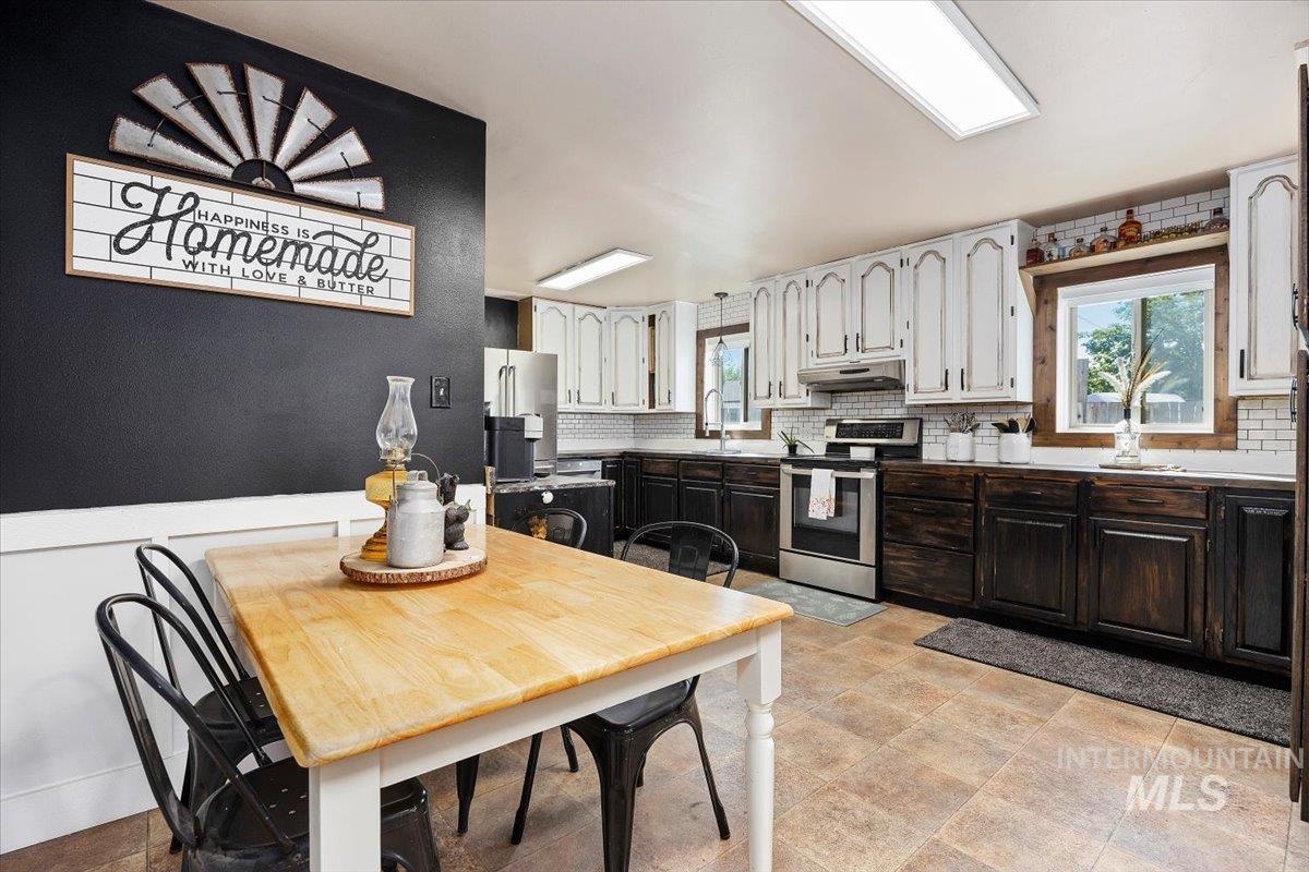 320 14th Ave N, Buhl, Idaho 83316, 3 Bedrooms, 1.5 Bathrooms, Residential For Sale, Price $289,900,MLS 98998947