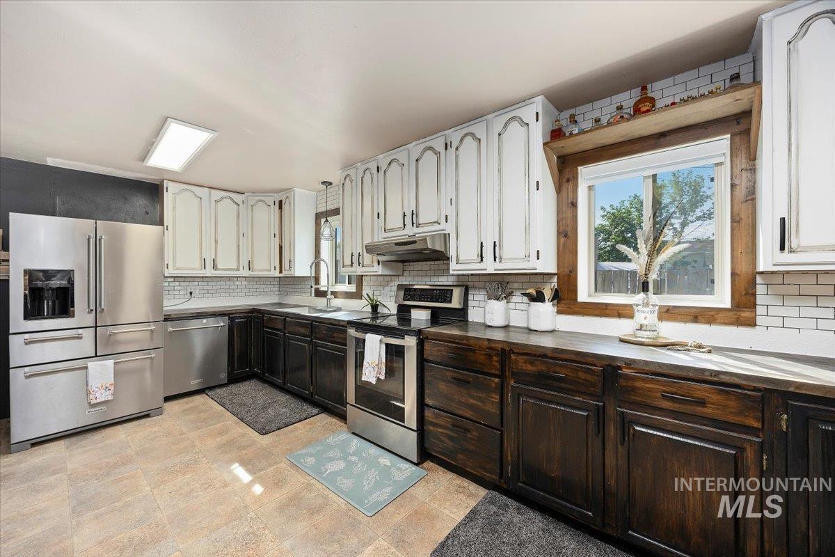 320 14th Ave N, Buhl, Idaho 83316, 3 Bedrooms, 1.5 Bathrooms, Residential For Sale, Price $289,900,MLS 98998947