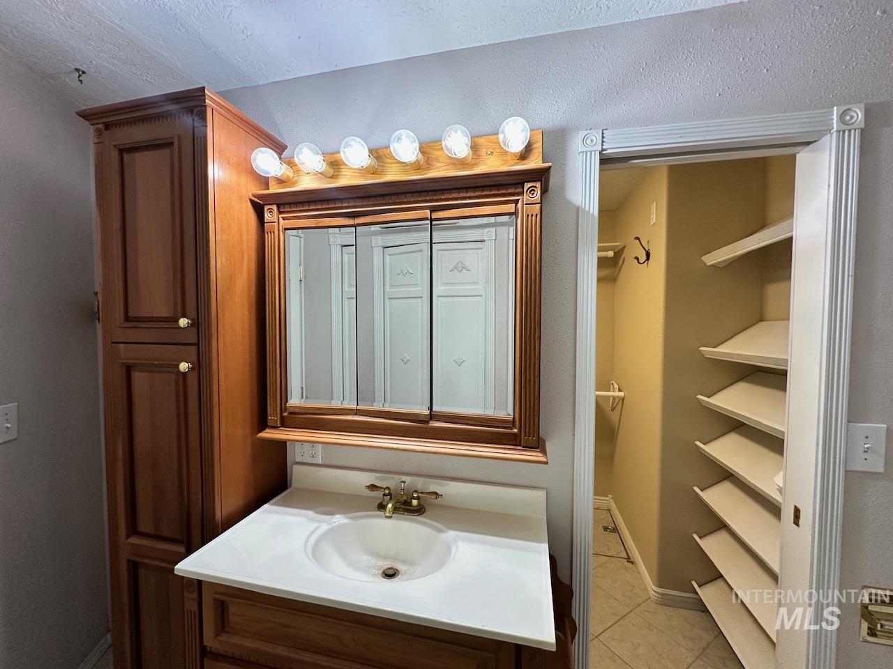 930 N 8th St, Payette, Idaho 83661, 3 Bedrooms, 3 Bathrooms, Residential For Sale, Price $335,000,MLS 98998949