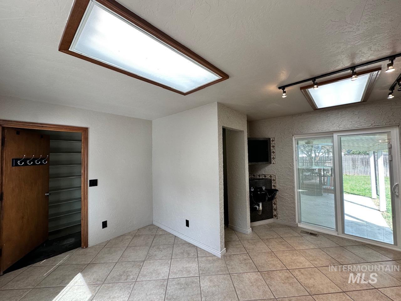 930 N 8th St, Payette, Idaho 83661, 3 Bedrooms, 3 Bathrooms, Residential For Sale, Price $335,000,MLS 98998949