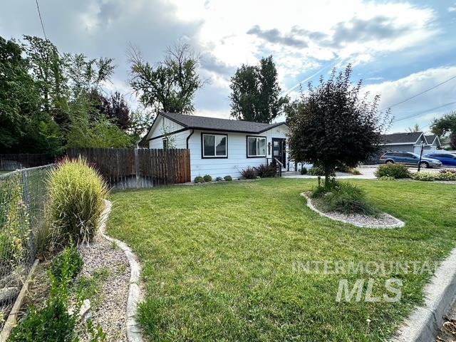 930 N 8th St, Payette, Idaho 83661, 3 Bedrooms, 3 Bathrooms, Residential For Sale, Price $335,000,MLS 98998949