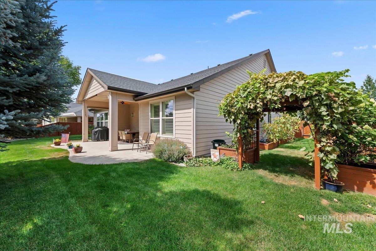10165 W Purple Ash Dr., Star, Idaho 83669, 4 Bedrooms, 2 Bathrooms, Residential For Sale, Price $700,000,MLS 98998950