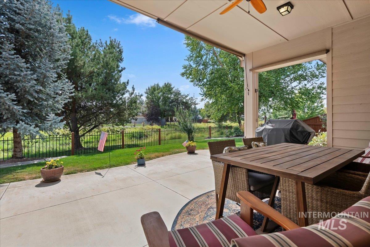 10165 W Purple Ash Dr., Star, Idaho 83669, 4 Bedrooms, 2 Bathrooms, Residential For Sale, Price $700,000,MLS 98998950