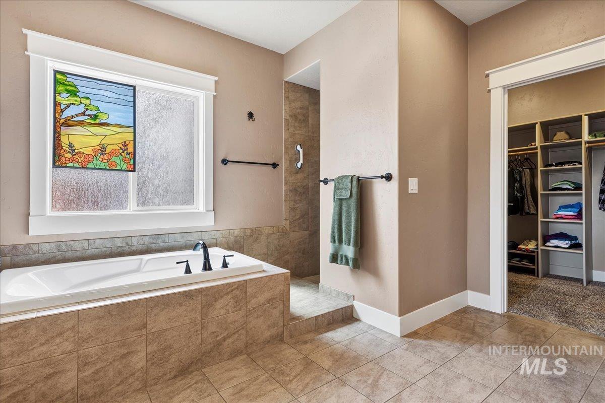 10165 W Purple Ash Dr., Star, Idaho 83669, 4 Bedrooms, 2 Bathrooms, Residential For Sale, Price $700,000,MLS 98998950