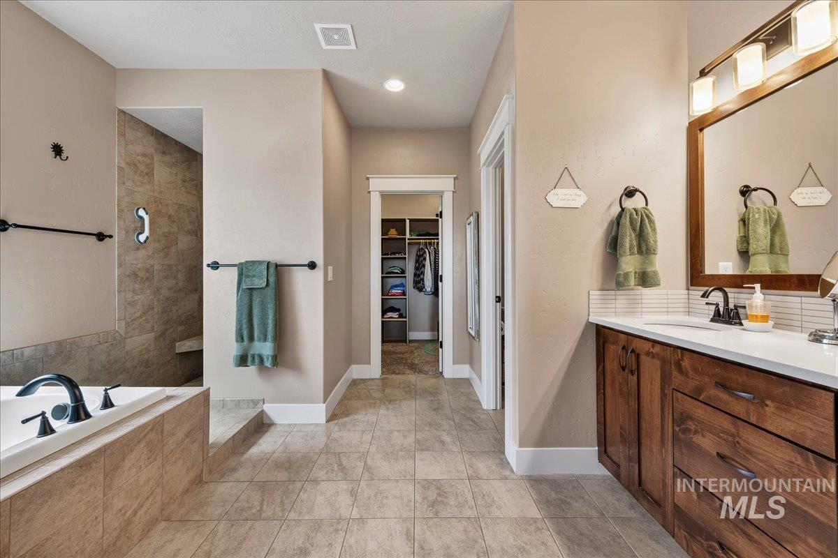 10165 W Purple Ash Dr., Star, Idaho 83669, 4 Bedrooms, 2 Bathrooms, Residential For Sale, Price $700,000,MLS 98998950