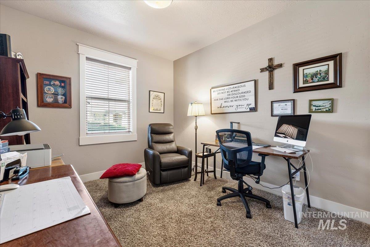10165 W Purple Ash Dr., Star, Idaho 83669, 4 Bedrooms, 2 Bathrooms, Residential For Sale, Price $700,000,MLS 98998950