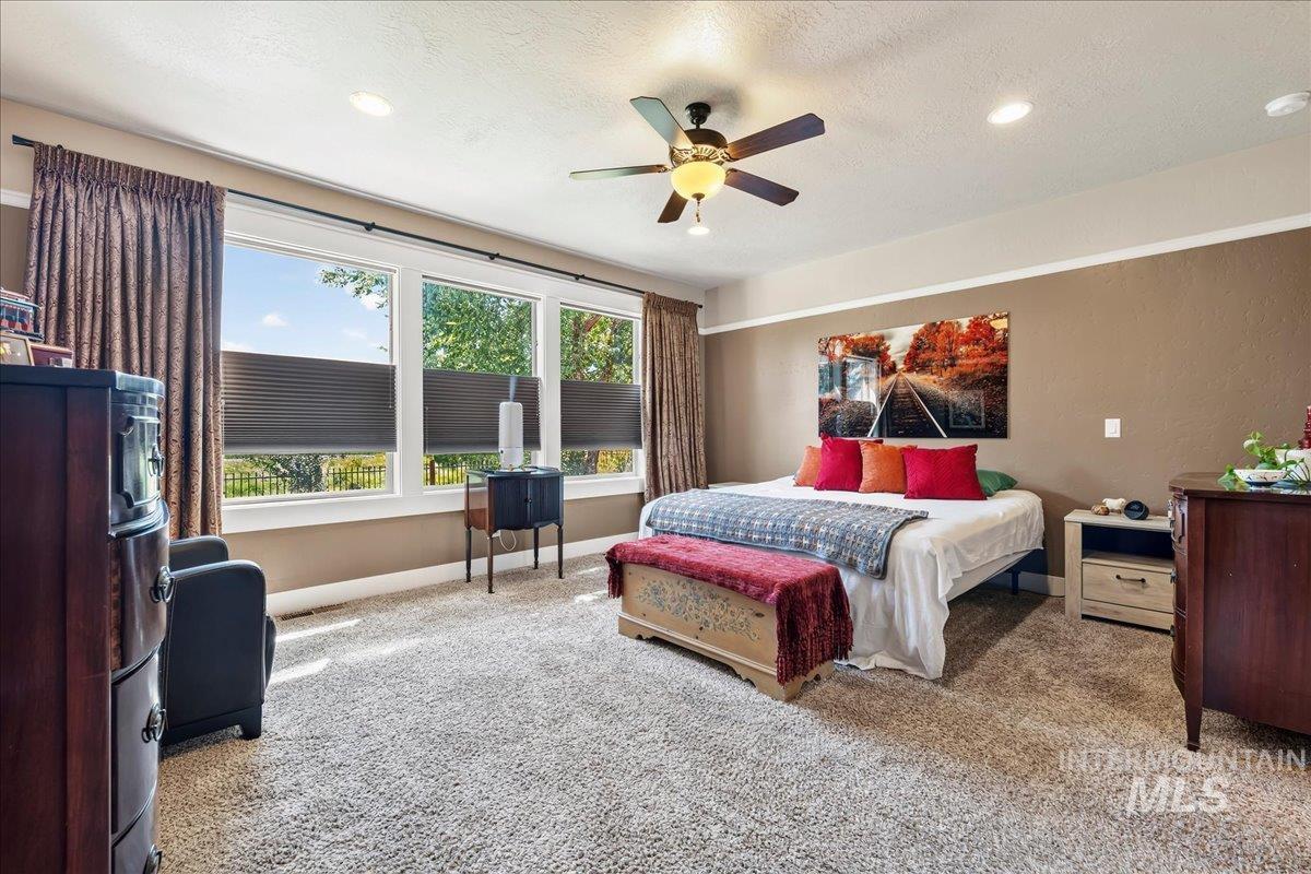 10165 W Purple Ash Dr., Star, Idaho 83669, 4 Bedrooms, 2 Bathrooms, Residential For Sale, Price $700,000,MLS 98998950