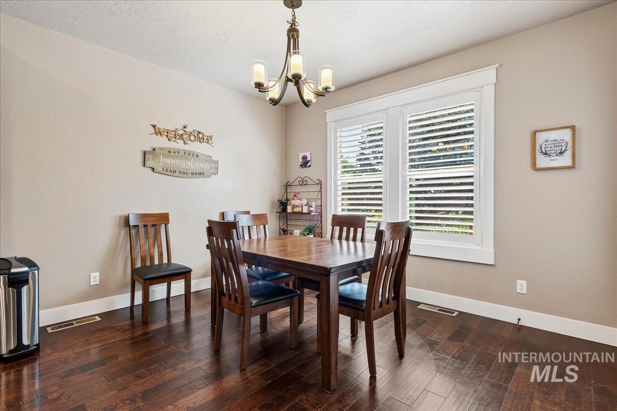 10165 W Purple Ash Dr., Star, Idaho 83669, 4 Bedrooms, 2 Bathrooms, Residential For Sale, Price $700,000,MLS 98998950