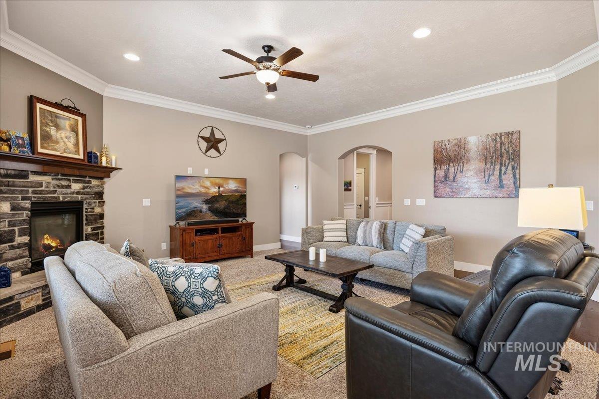 10165 W Purple Ash Dr., Star, Idaho 83669, 4 Bedrooms, 2 Bathrooms, Residential For Sale, Price $700,000,MLS 98998950