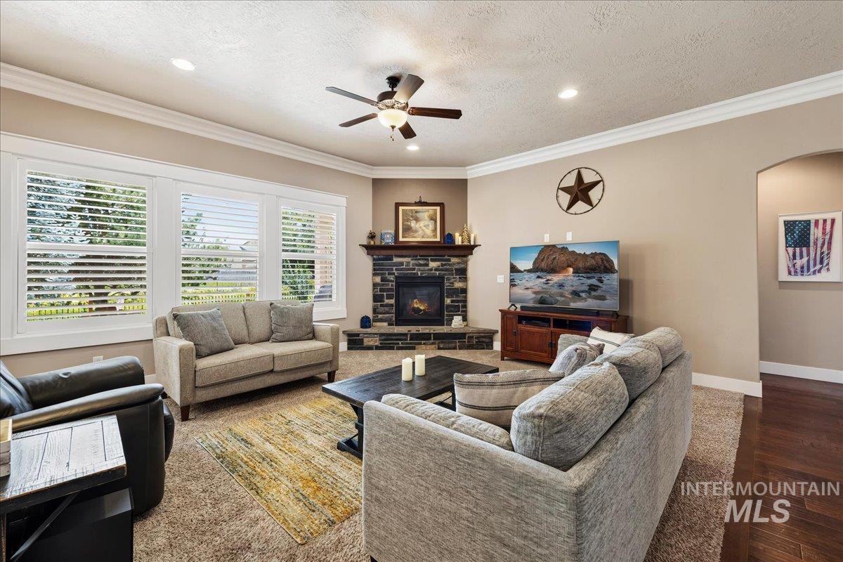 10165 W Purple Ash Dr., Star, Idaho 83669, 4 Bedrooms, 2 Bathrooms, Residential For Sale, Price $700,000,MLS 98998950