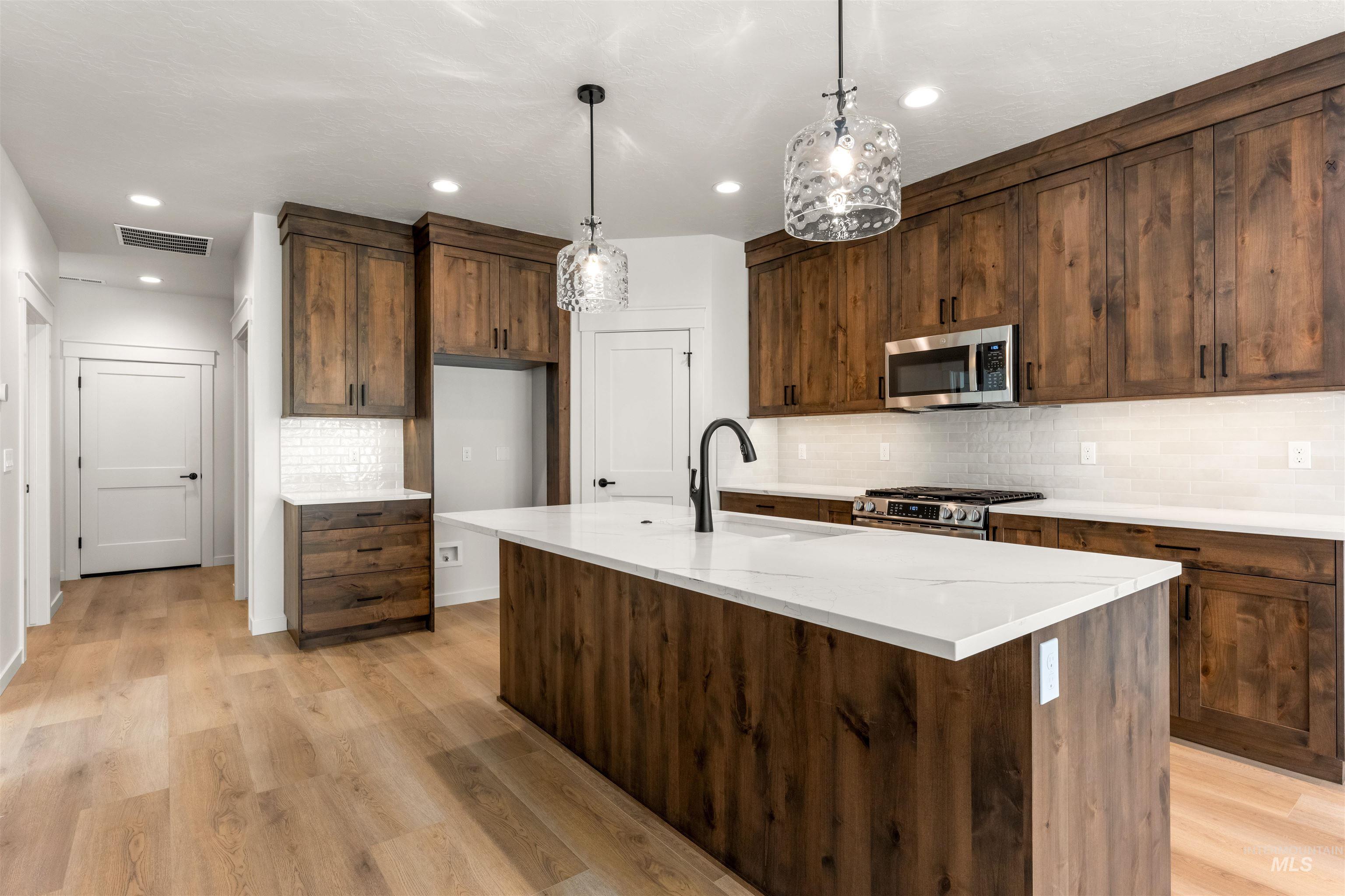 11896 W Joslyn Lane, Star, Idaho 83669, 2 Bedrooms, 2 Bathrooms, Residential For Sale, Price $439,900, 98998951