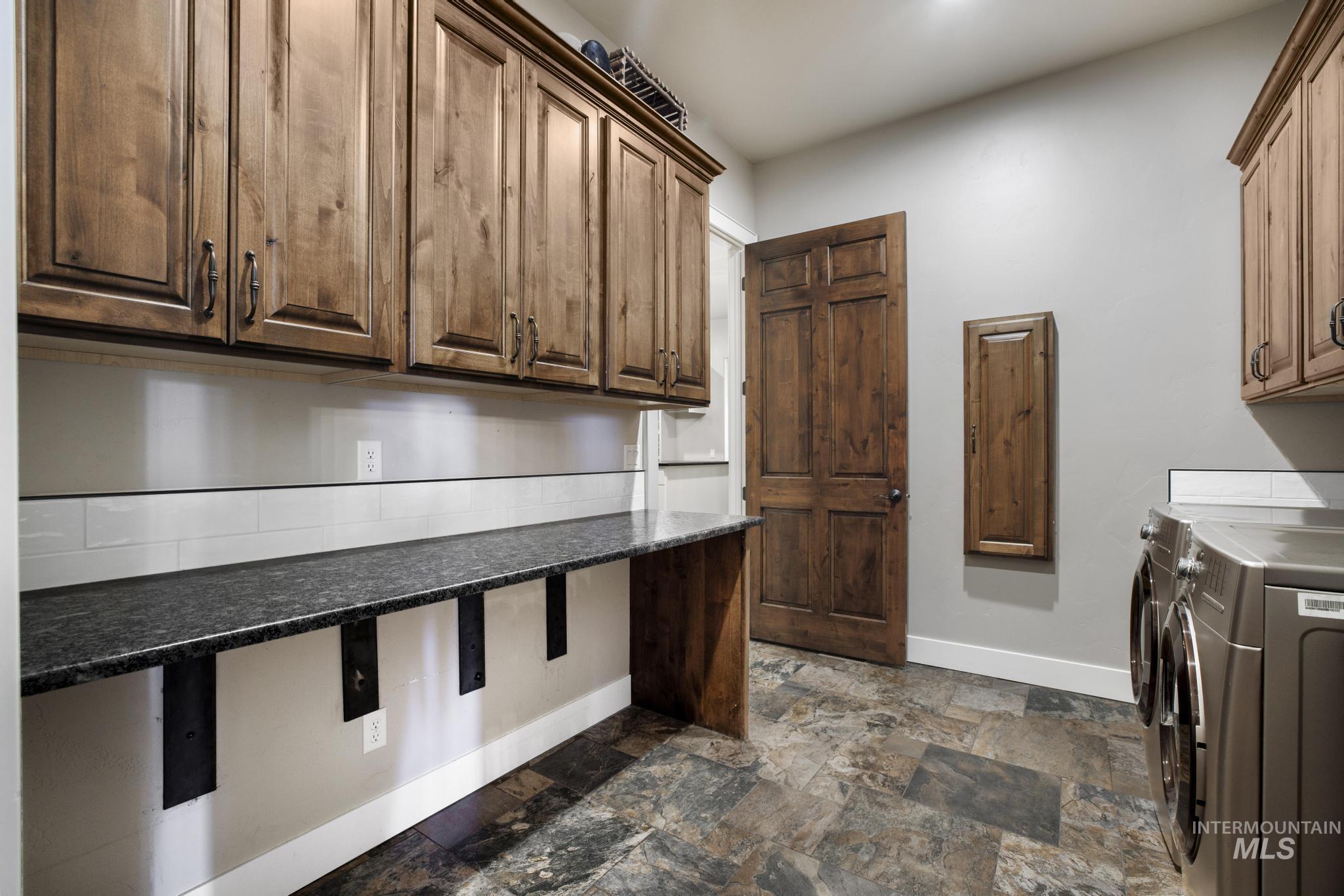 3586 E 4000 N, Kimberly, Idaho 83341, 3 Bedrooms, 5 Bathrooms, Residential For Sale, Price $2,850,000, 98998952