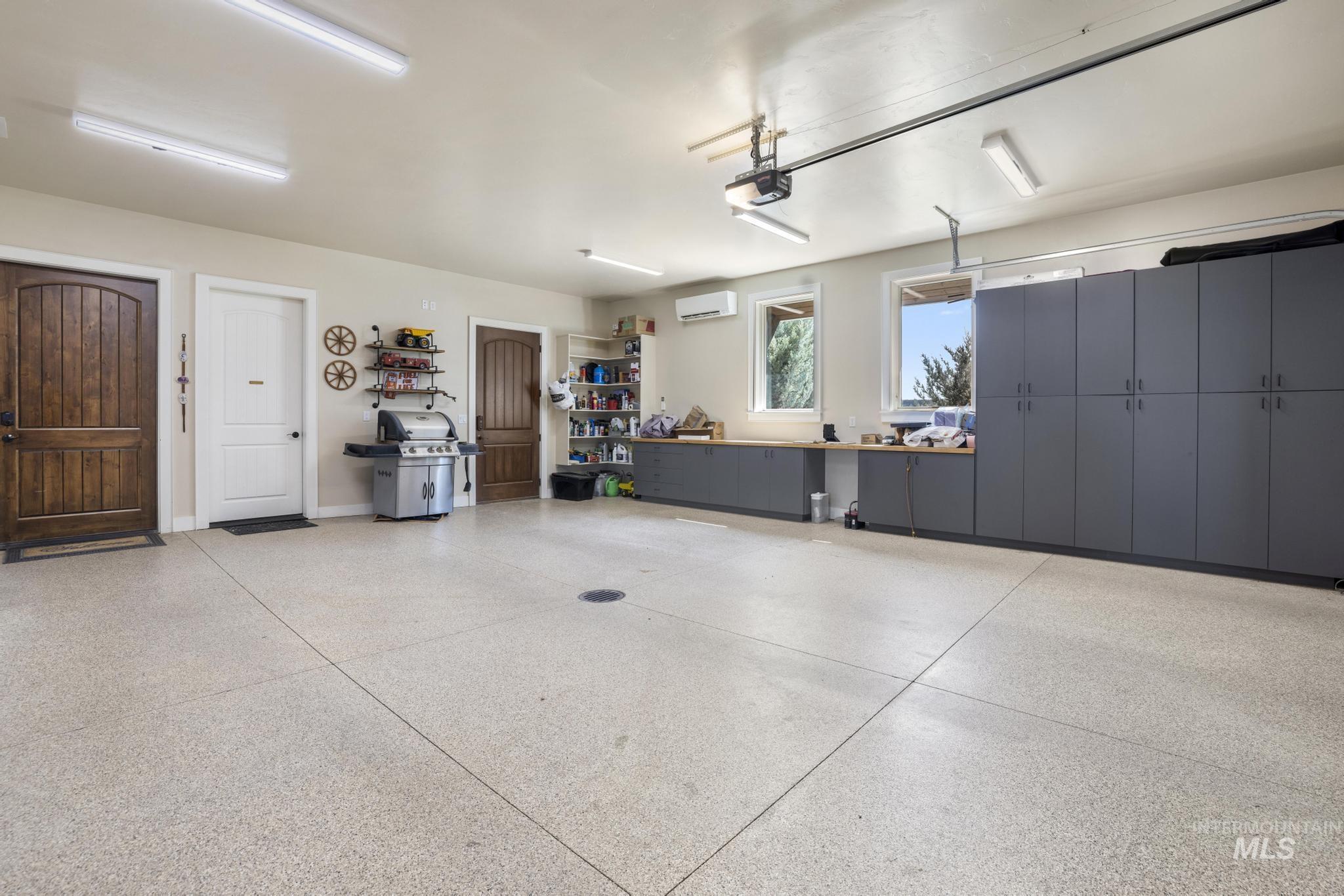 3586 E 4000 N, Kimberly, Idaho 83341, 3 Bedrooms, 5 Bathrooms, Residential For Sale, Price $2,850,000, 98998952