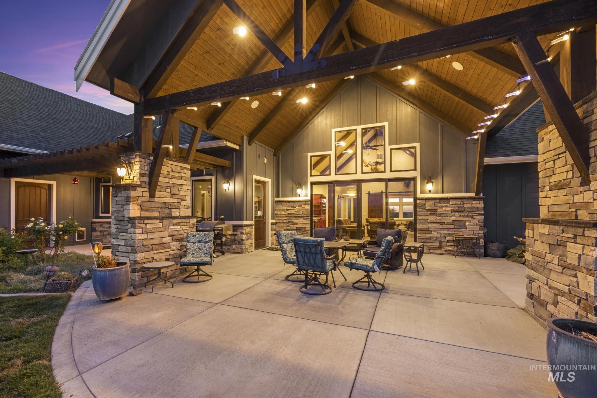 3586 E 4000 N, Kimberly, Idaho 83341, 3 Bedrooms, 5 Bathrooms, Residential For Sale, Price $2,850,000, 98998952
