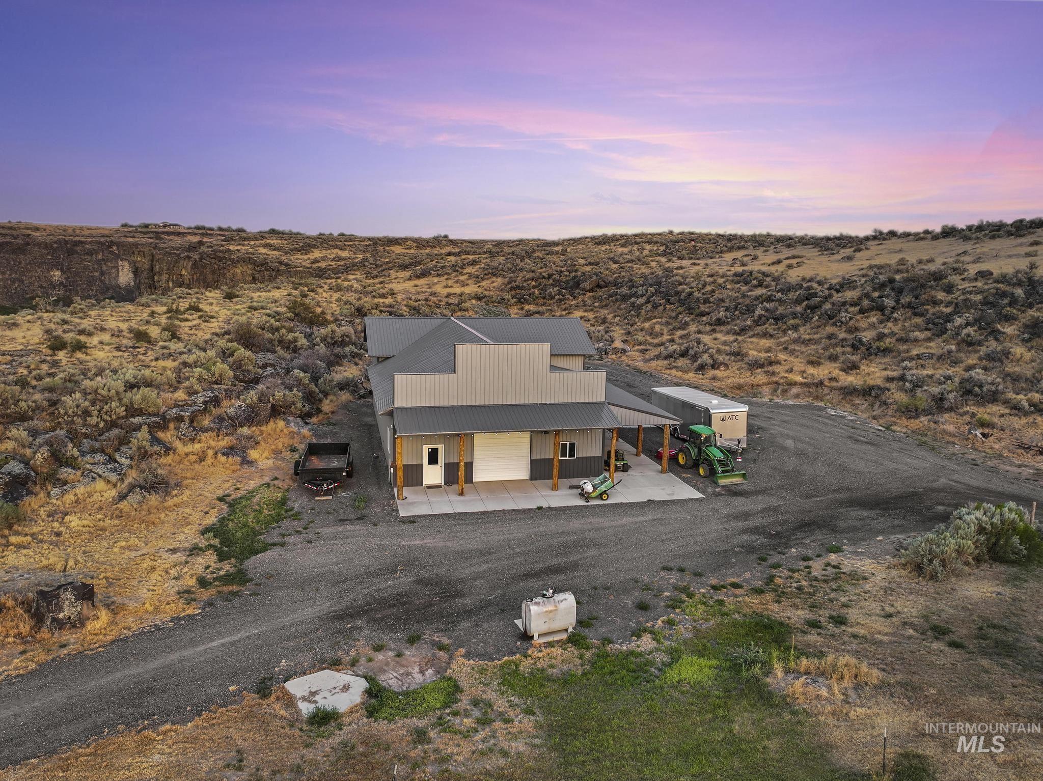 3586 E 4000 N, Kimberly, Idaho 83341, 3 Bedrooms, 5 Bathrooms, Residential For Sale, Price $2,850,000, 98998952
