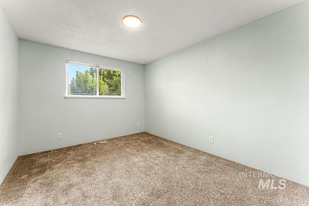 10950 W Netherland Drive, Boise, Idaho 83709, 4 Bedrooms, 2 Bathrooms, Residential For Sale, Price $630,000,MLS 98998959