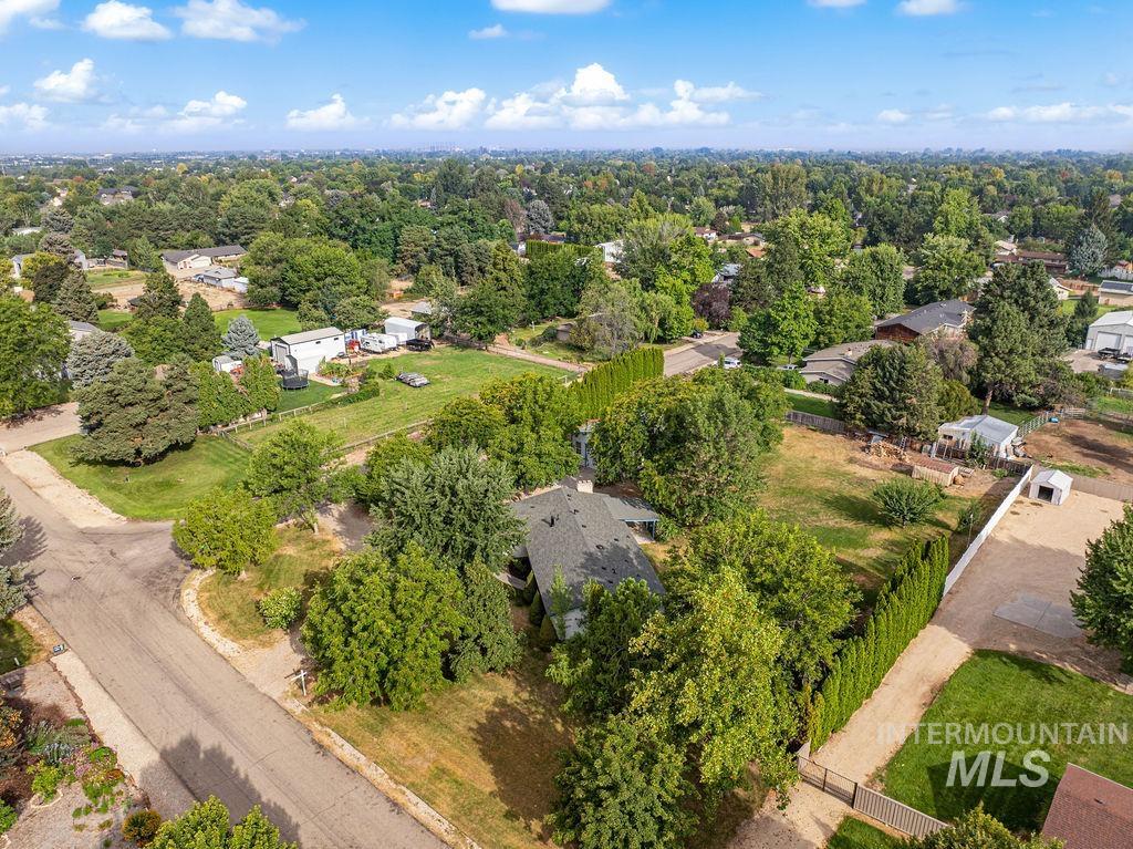 10950 W Netherland Drive, Boise, Idaho 83709, 4 Bedrooms, 2 Bathrooms, Residential For Sale, Price $630,000,MLS 98998959