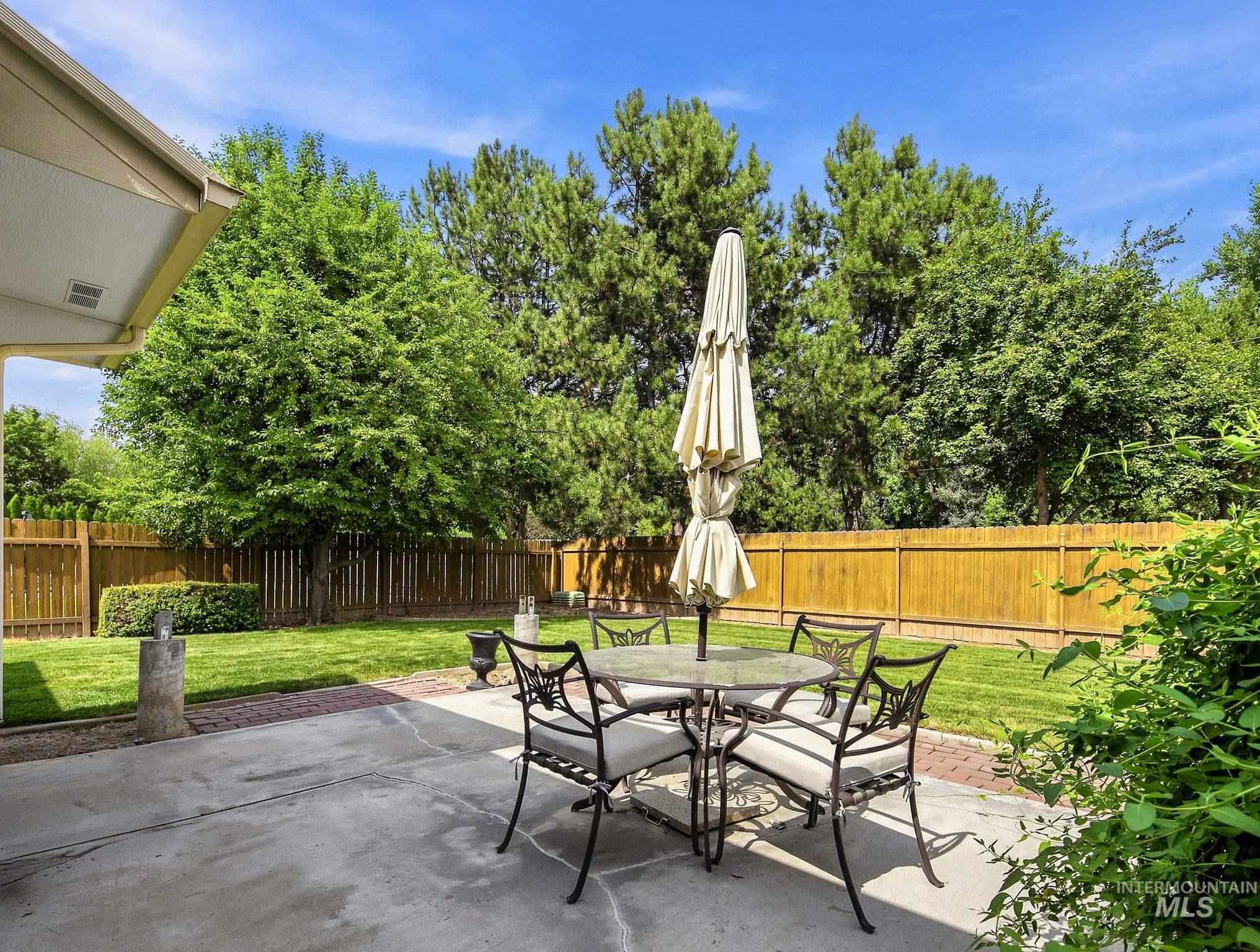 2338 E Poppy Hills, Eagle, Idaho 83616, 3 Bedrooms, 2 Bathrooms, Residential For Sale, Price $515,000, 98998960