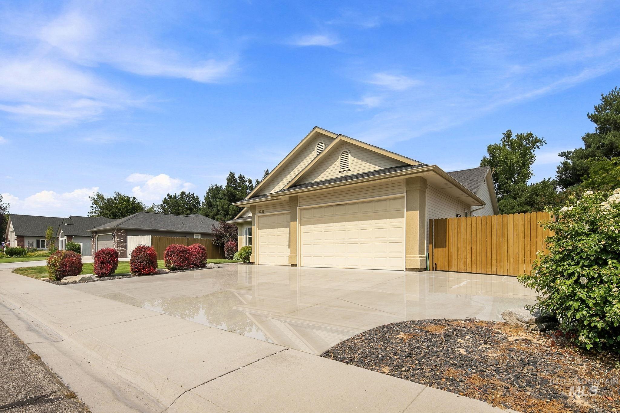 2338 E Poppy Hills, Eagle, Idaho 83616, 3 Bedrooms, 2 Bathrooms, Residential For Sale, Price $515,000, 98998960