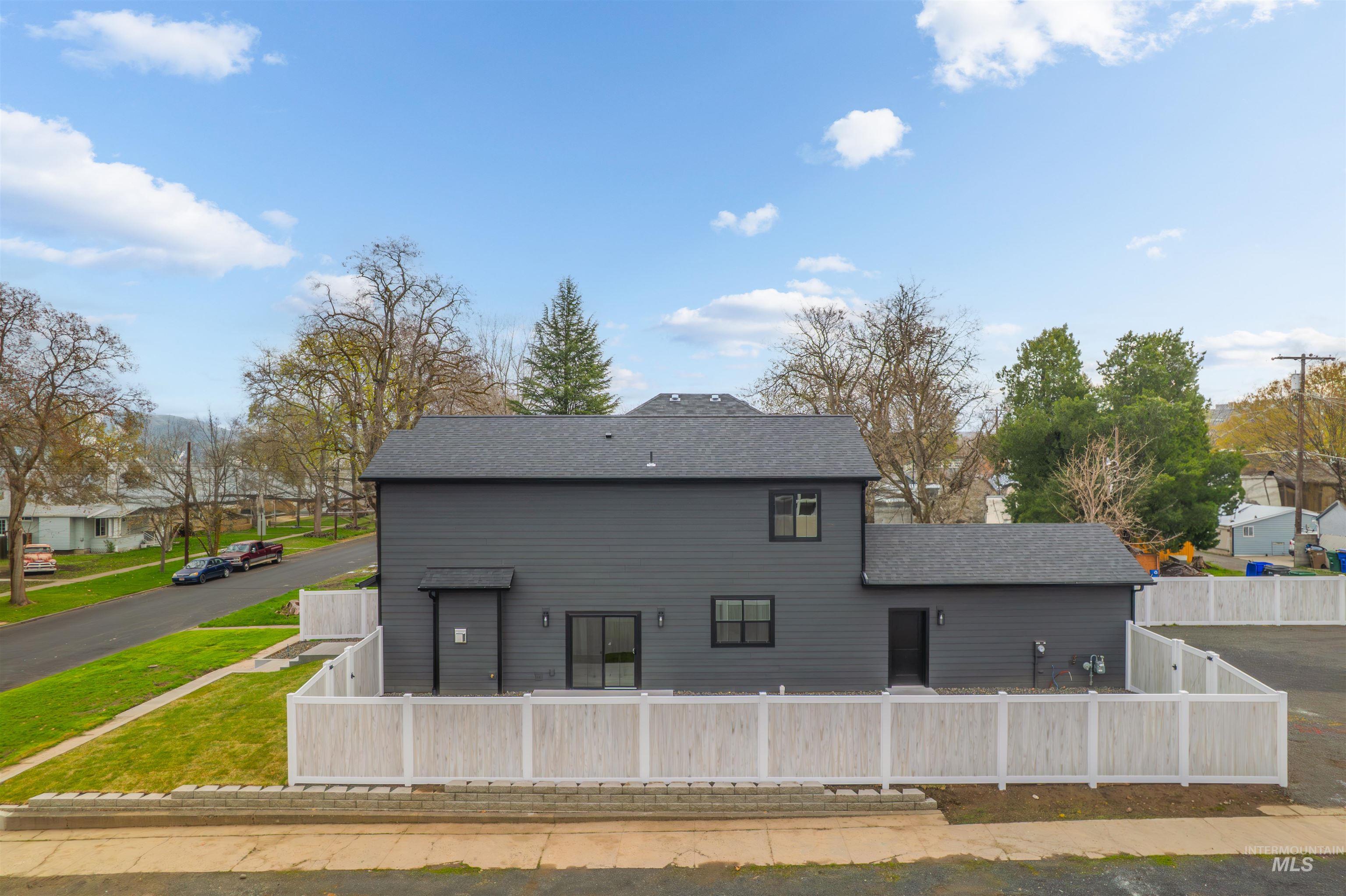 1304 9th Avenue, Lewiston, Idaho 83501, 3 Bedrooms, 3 Bathrooms, Residential For Sale, Price $499,500,MLS 98998967