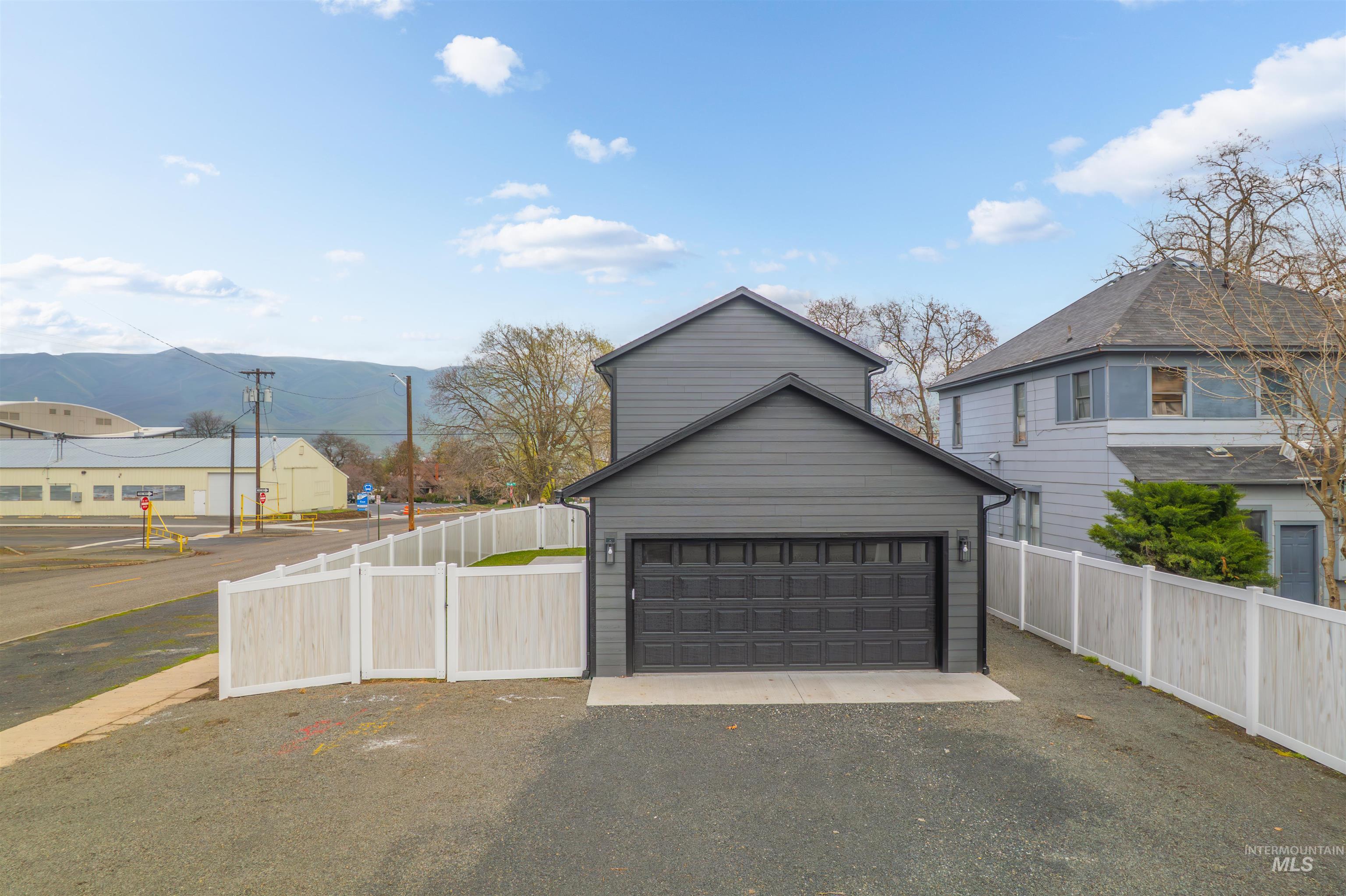1304 9th Avenue, Lewiston, Idaho 83501, 3 Bedrooms, 3 Bathrooms, Residential For Sale, Price $499,500,MLS 98998967