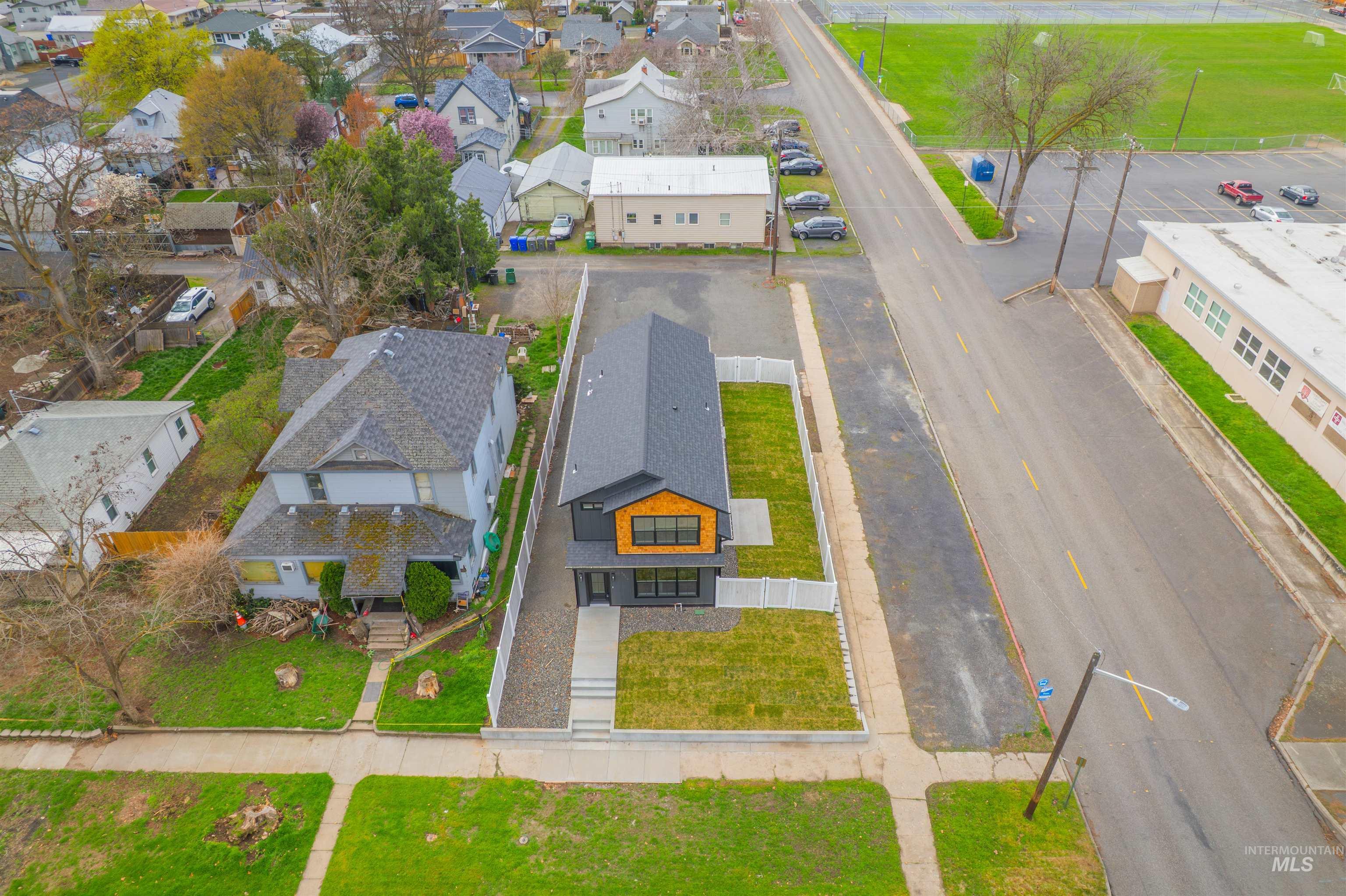 1304 9th Avenue, Lewiston, Idaho 83501, 3 Bedrooms, 3 Bathrooms, Residential For Sale, Price $499,500,MLS 98998967