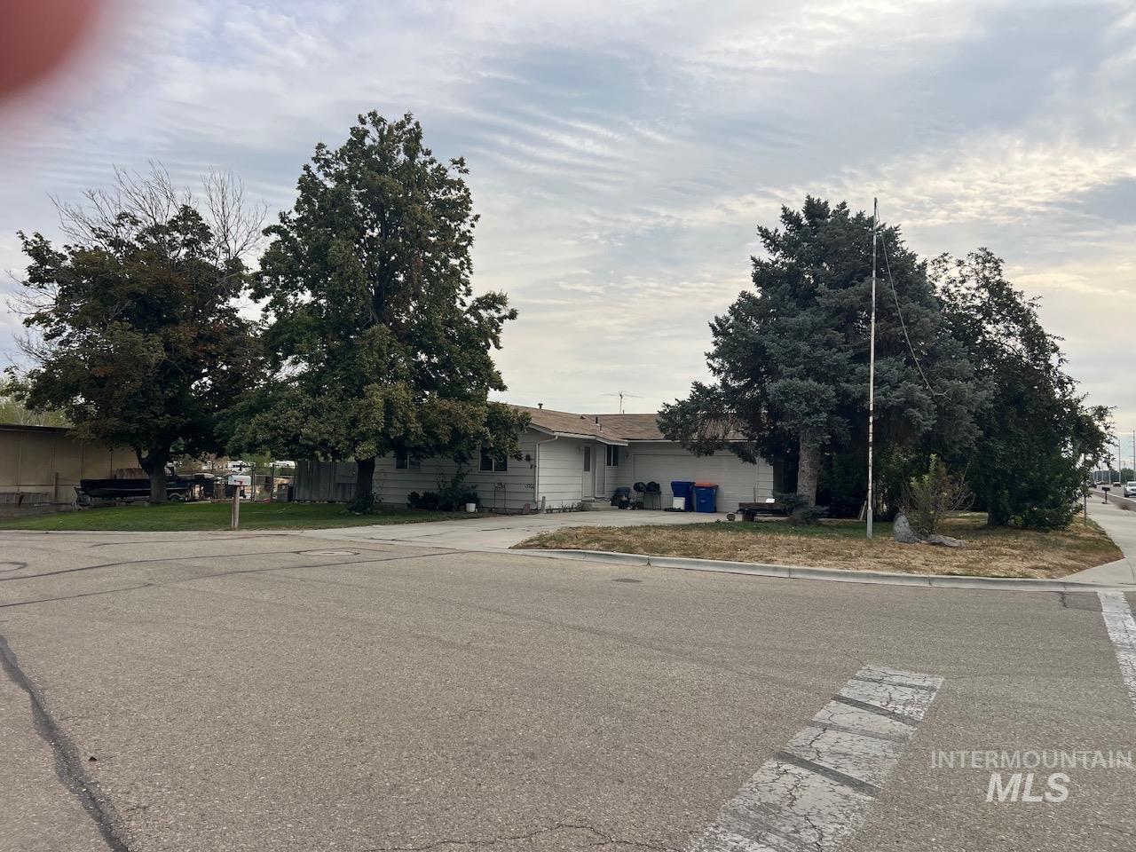 1550 S Jade, Meridian, Idaho 83642, 3 Bedrooms, 1 Bathroom, Residential For Sale, Price $800,000,MLS 98998969