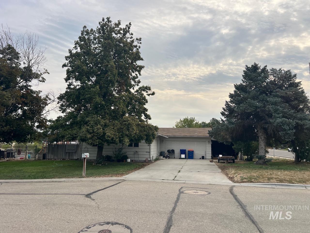 1550 S Jade, Meridian, Idaho 83642, 3 Bedrooms, 1 Bathroom, Residential For Sale, Price $800,000,MLS 98998969