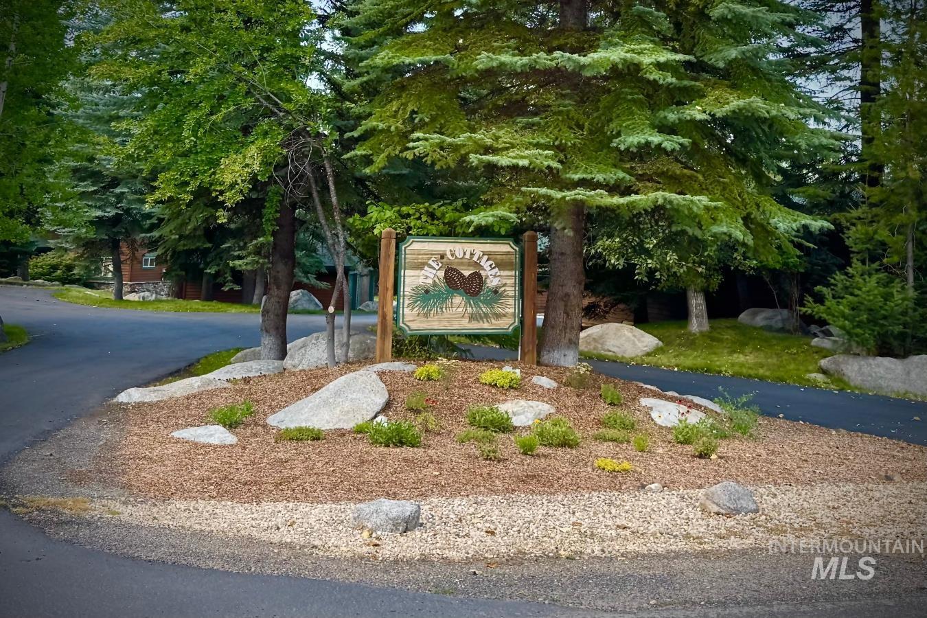 925 Cottage Court, McCall, Idaho 83638, 3 Bedrooms, 2 Bathrooms, Residential For Sale, Price $749,000,MLS 98998972