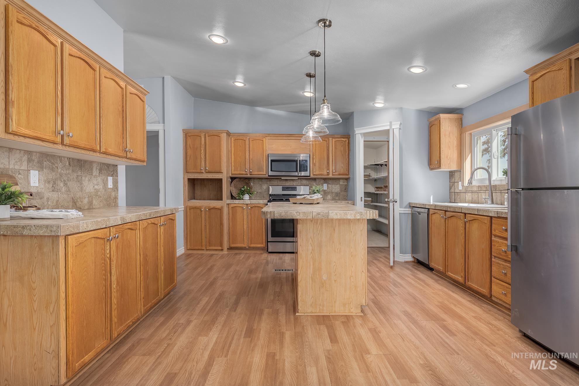 2377 Lower Pond Ln, Homedale, Idaho 83628, 4 Bedrooms, 2 Bathrooms, Residential For Sale, Price $499,900, 98998973