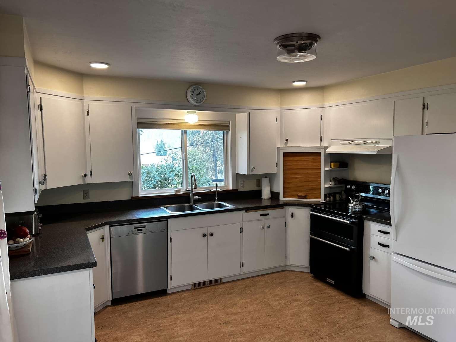 105 N Pine St, Troy, Idaho 83871, 3 Bedrooms, 2 Bathrooms, Residential For Sale, Price $419,000,MLS 98998975